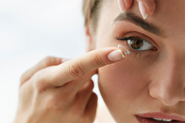 قیمت لنز طبی برای چشم های ضعیف به عوامل مختلفی بستگی دارد.